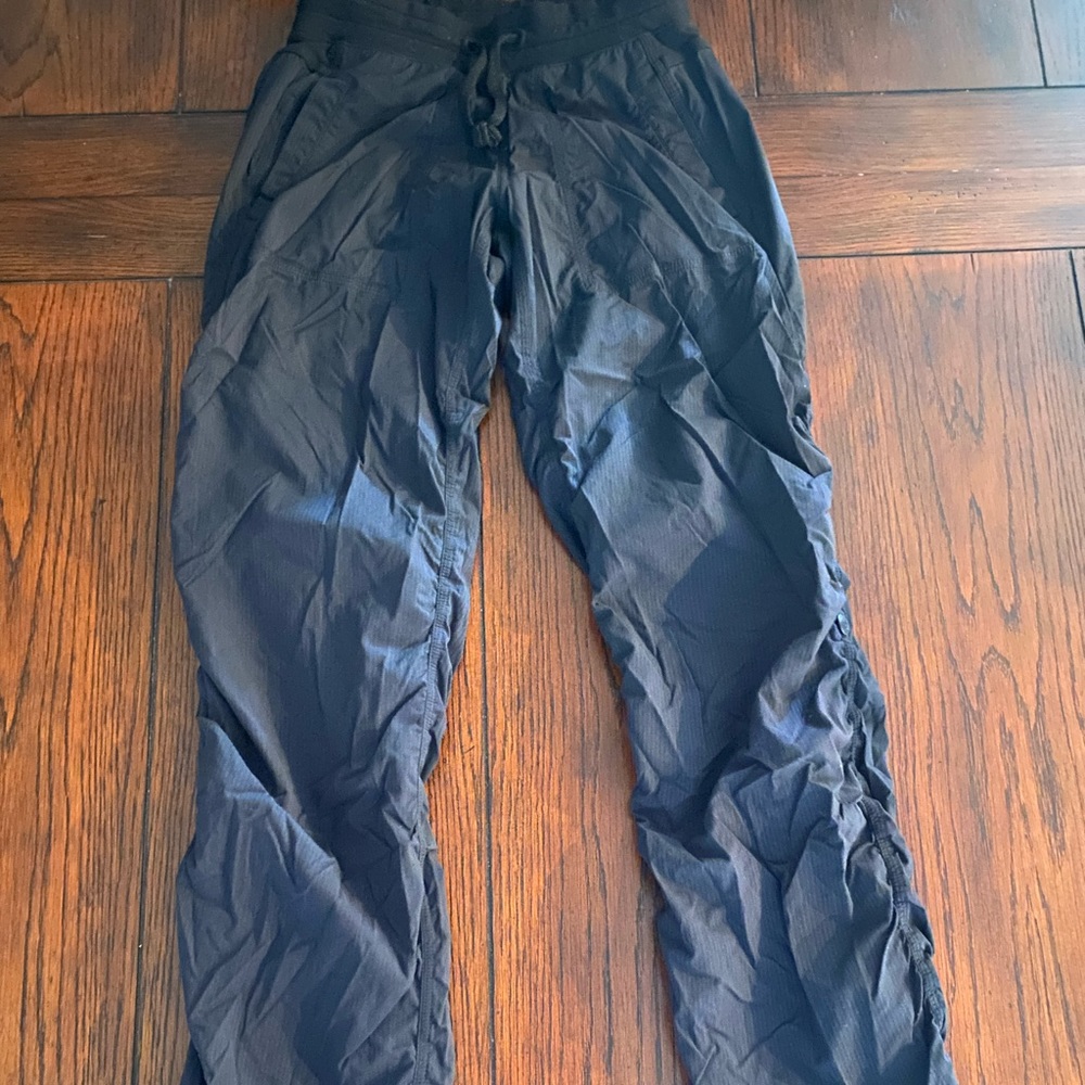 Ivivva black studio pants, unlined